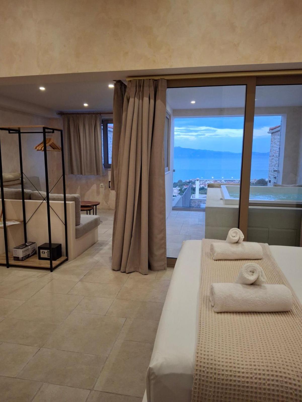 Mani Luxury Suites And Studios In Gytheio With Private Pools Ngoại thất bức ảnh